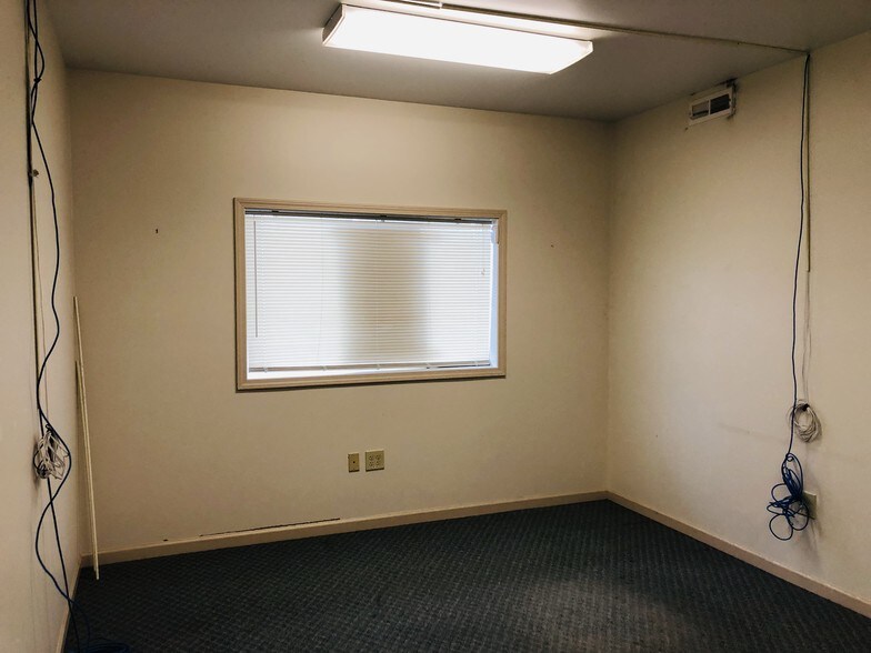 More Photos Of 120-122 W Broadway St, New Lexington Office For Lease