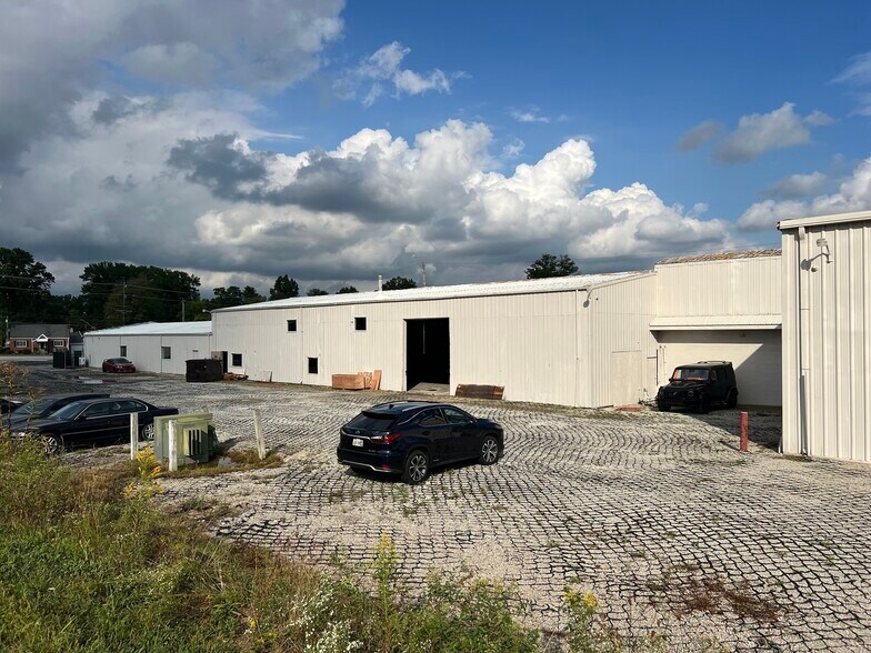 More Photos Of 969 Ohio Pike, Cincinnati Flex For Sale