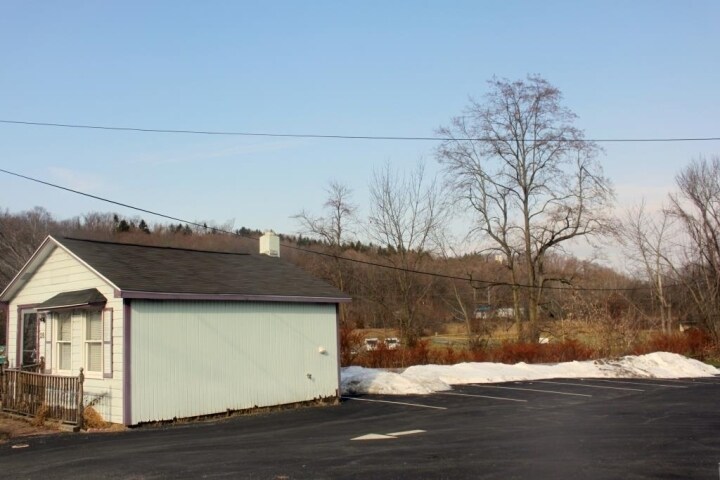 More Photos Of 28 Wall St, Oxford Freestanding For Lease