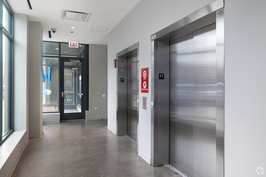 More Photos Of 6418 N Sheridan Rd, Chicago Apartments For Lease