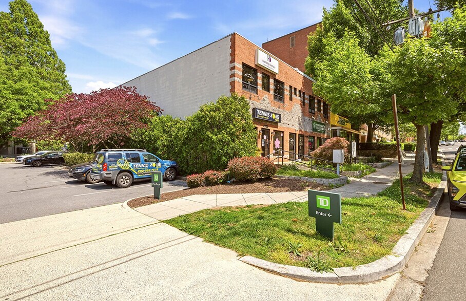 More Photos Of 4839 Wisconsin Ave NW, Washington Medical For Sale