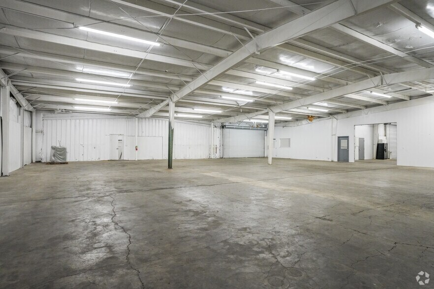 More Photos Of 1102-1108 Weems St, Jackson Warehouse For Sale
