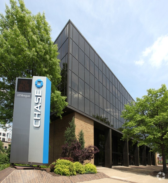 More Photos Of 1000 Fifth Ave, Huntington Medical For Lease