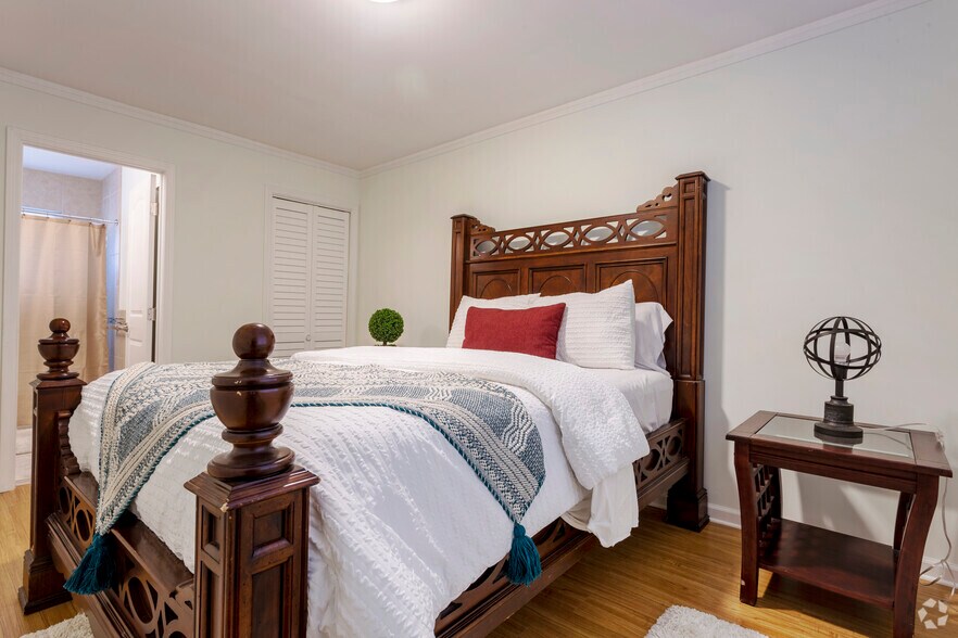 More Photos Of 2125 Joseph E Boone Blvd, Atlanta Apartments For Sale