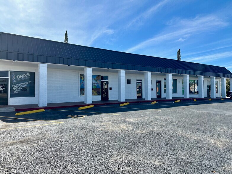 Primary Photo Of 1813-1821 W Anderson Ln, Austin Unknown For Lease