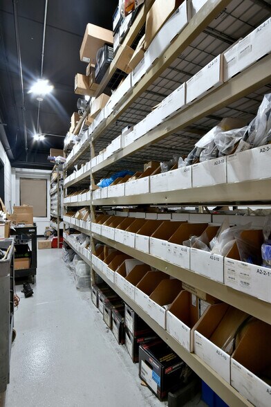 More Photos Of 6363 W 73rd St, Bedford Park Manufacturing For Lease