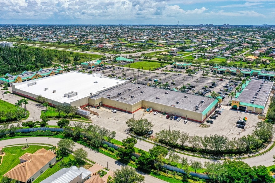 More Photos Of 2354 Surfside Blvd, Cape Coral Storefront For Sale