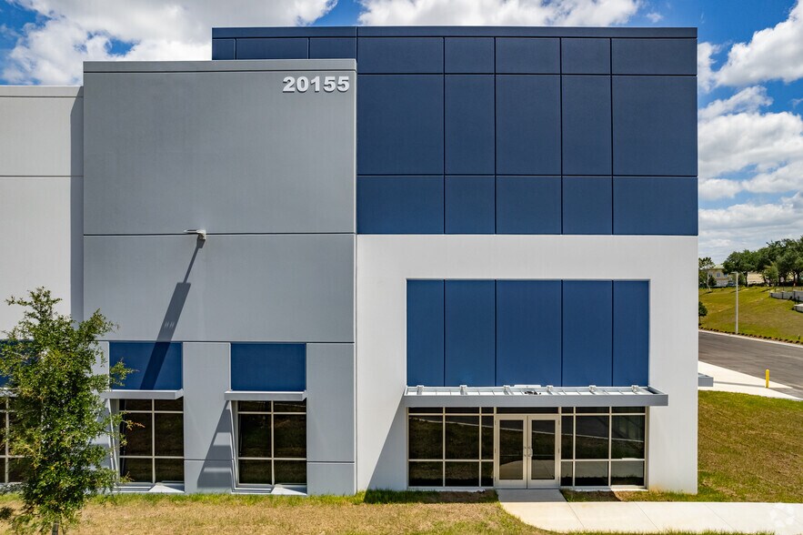 More Photos Of 20229 O’Brien Rd, Groveland Unknown For Lease