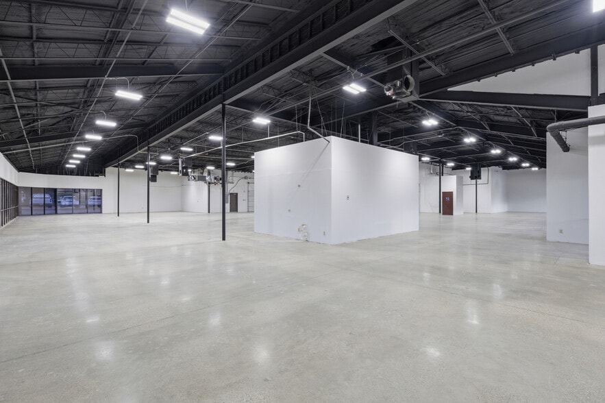 More Photos Of 3420 Sojourn Dr, Carrollton Warehouse For Lease