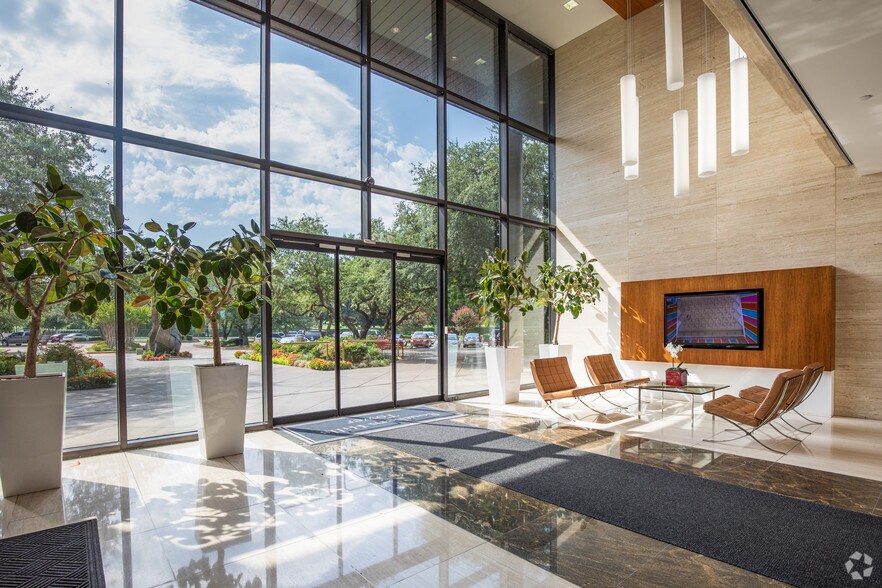 More Photos Of 2431 E 61st St, Tulsa Office For Lease