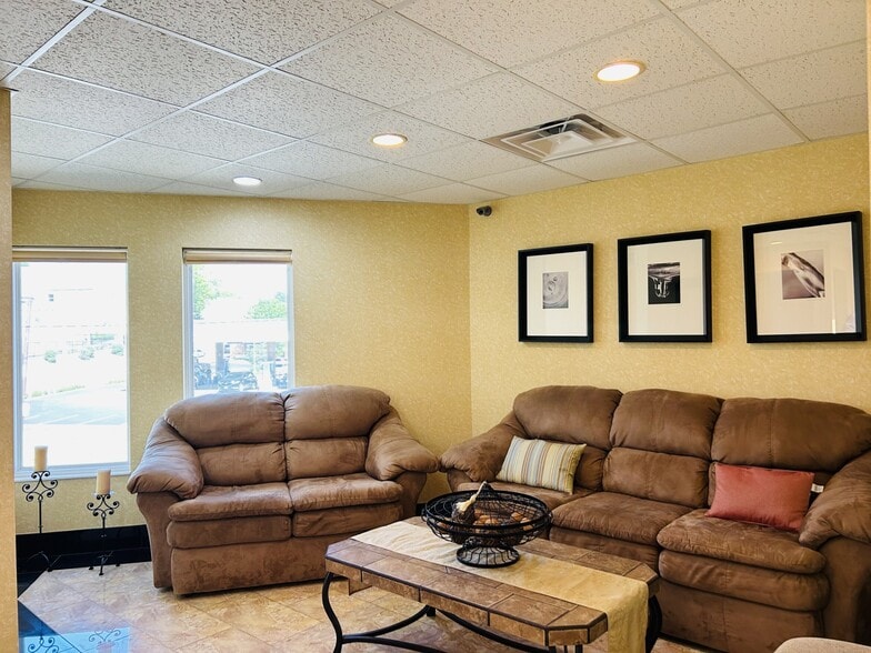 More Photos Of 3006 Glenmore Ave, Cincinnati Medical For Lease