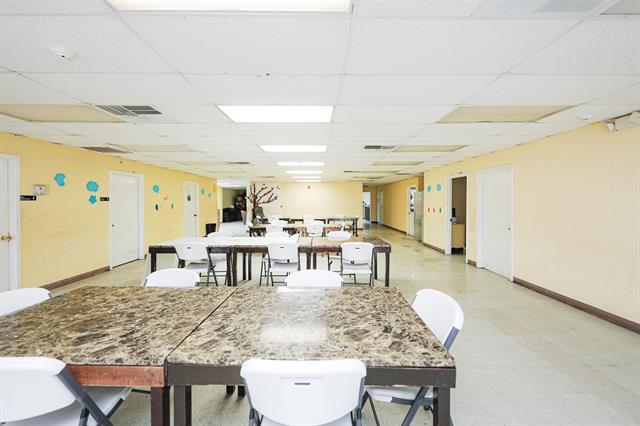 More Photos Of 220 W Hillside Rd, Laredo General Retail For Sale