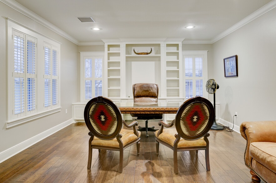 More Photos Of 206 Brooks St, Sugar Land Office Residential For Sale