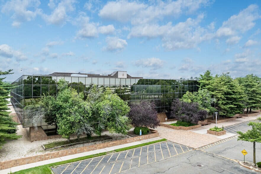 Primary Photo Of 200 Jericho Quadrangle, Jericho Office For Lease