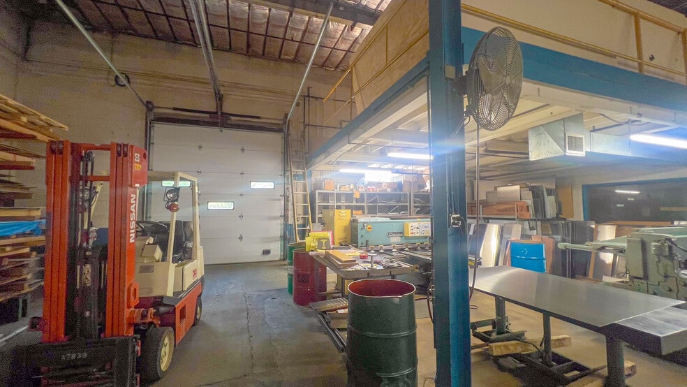 More Photos Of 450 S Fellowship Rd, Maple Shade Township Warehouse For Sale