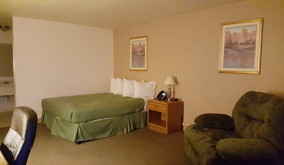 More Photos Of 518 W Montana Ave, Baker Hotel For Sale