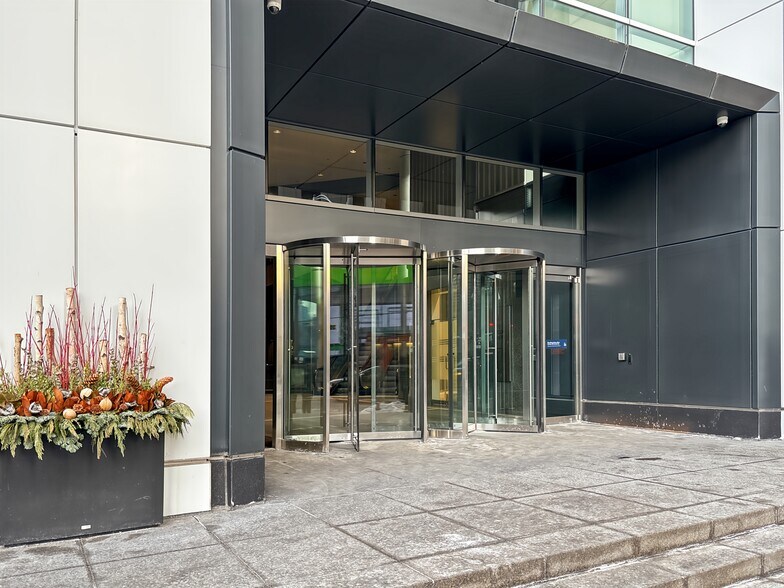 More Photos Of 401 Bay St, Toronto Coworking Space