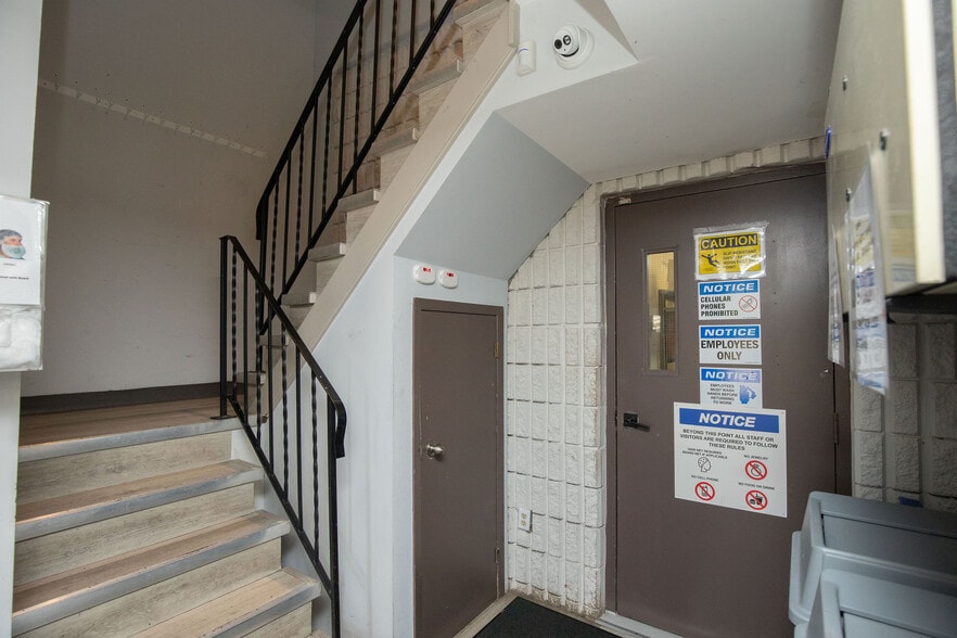 More Photos Of 190 Hempstead Dr, Hamilton Refrigeration Cold Storage For Sale