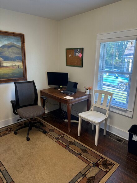 More Photos Of 904 W Lamar Alexander Pky, Maryville Office For Lease