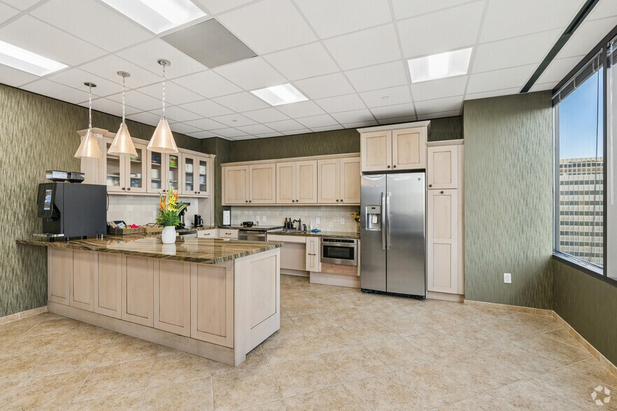 More Photos Of 3050 Post Oak Blvd, Houston Coworking Space