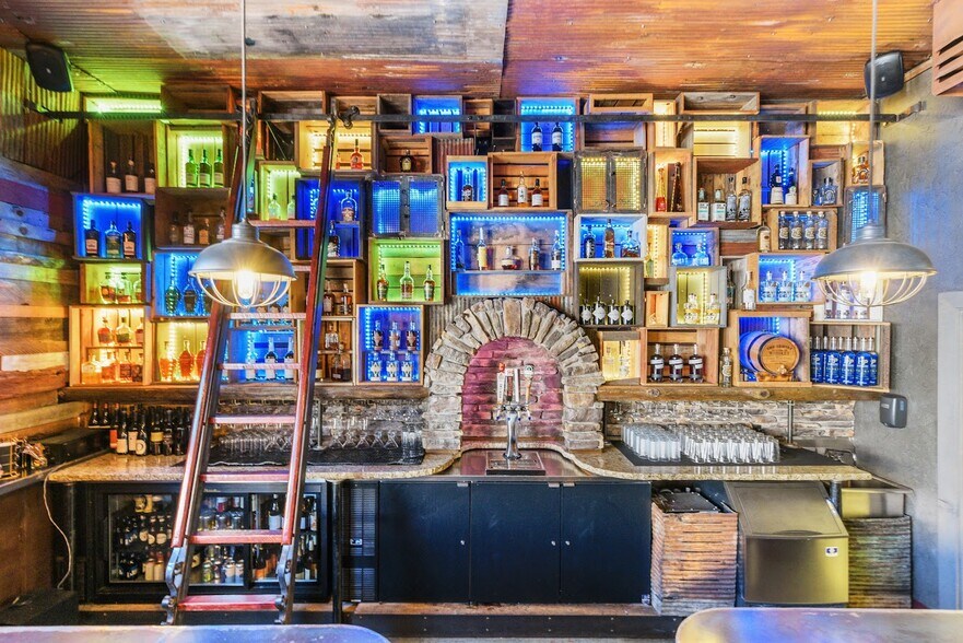 More Photos Of 208 S Green St, Sonora Restaurant For Sale