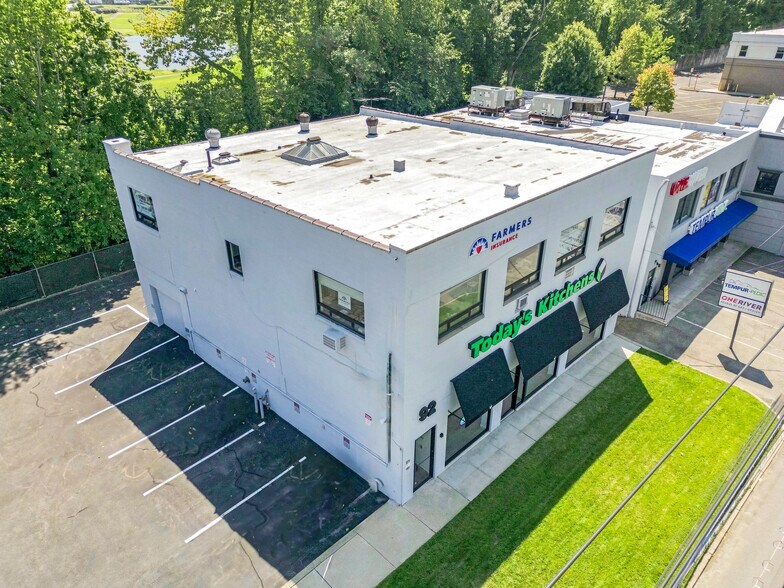 More Photos Of 92 S Central Ave, Hartsdale Storefront Retail Office For Lease