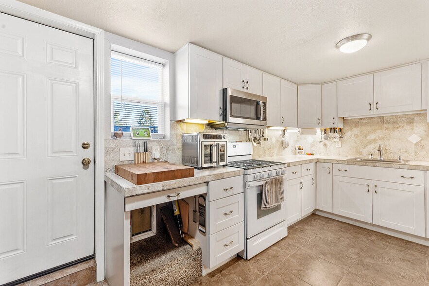 More Photos Of 1129-1135 Hunter Lake Dr, Reno Storefront Retail Residential For Sale