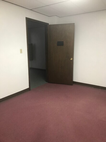 More Photos Of 1311 Boston Hollow Rd, McKeesport Storefront Retail Office For Lease