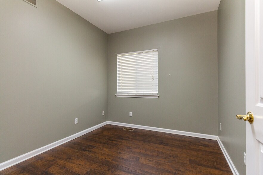 More Photos Of 208 W Highland Rd, Highland Medical For Sale