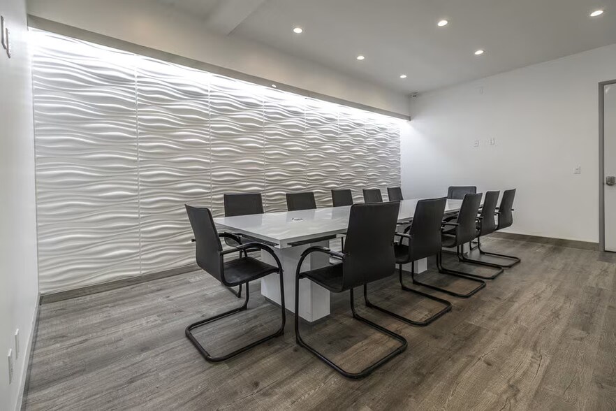 More Photos Of 6829 Lankershim Blvd, North Hollywood Medical For Lease