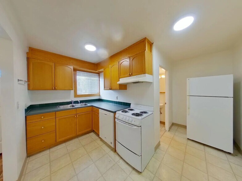 More Photos Of 1591 High St, Eugene Apartments For Sale