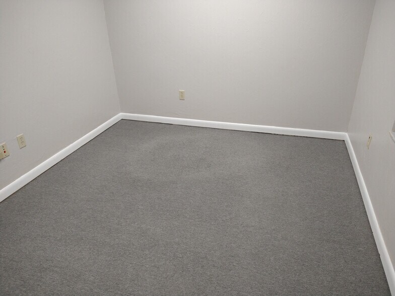 More Photos Of 6238 Presidential Ct, Fort Myers Medical For Sale