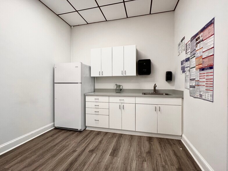 More Photos Of 490 Westfield Rd, Charlottesville Storefront Retail Office For Sale
