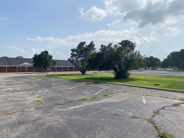 More Photos Of 5512 S Western Ave, Oklahoma City Office For Sale