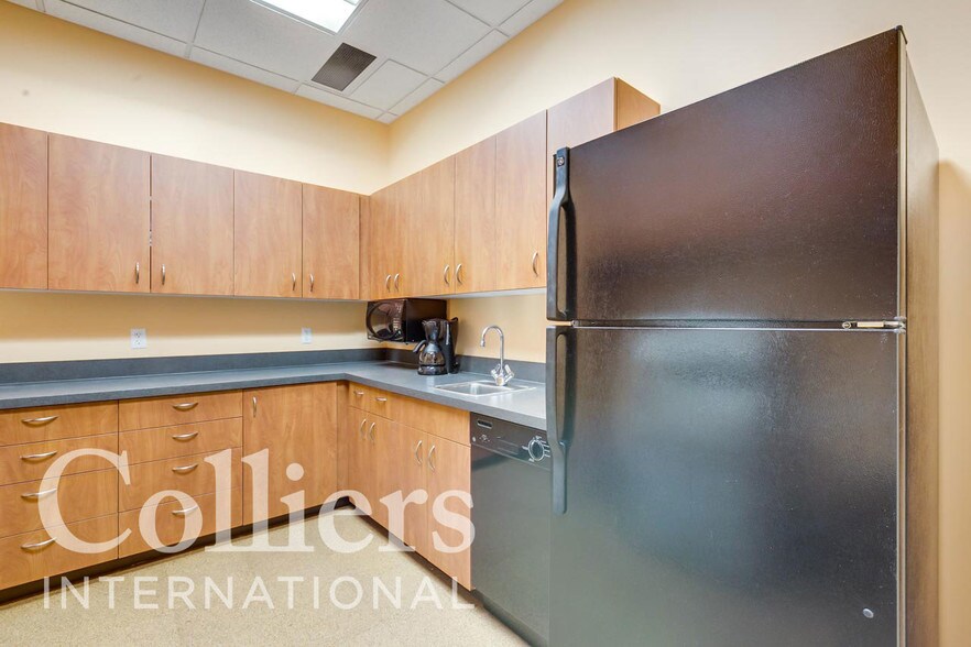 More Photos Of 420 W Main St, Boise Office For Sale