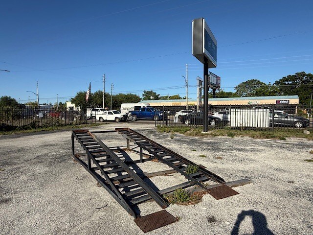 More Photos Of 690 N Semoran Blvd, Orlando Auto Dealership For Lease