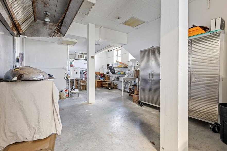 More Photos Of 4 Townsend Ave, Boothbay Harbor Freestanding For Sale