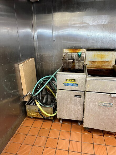 More Photos Of 10811 NE 23rd St, Spencer Restaurant For Lease