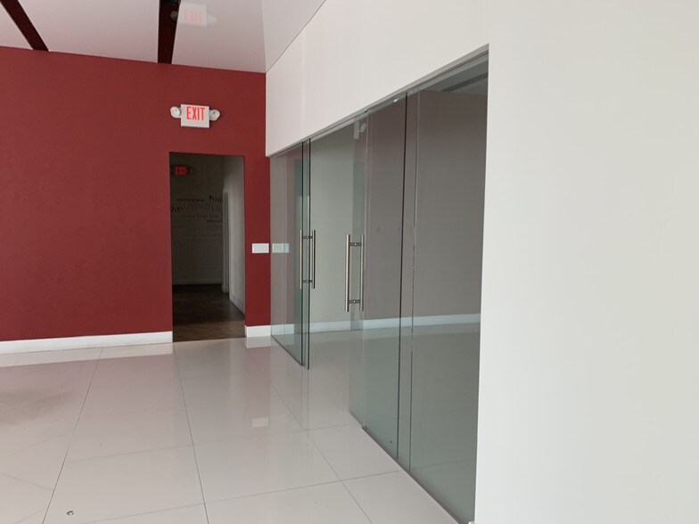 More Photos Of 201 N Ocean Dr, Hollywood Storefront Retail Office For Lease