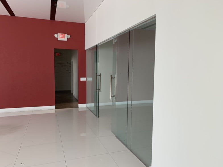 More Photos Of 201 N Ocean Dr, Hollywood Storefront Retail Office For Sale