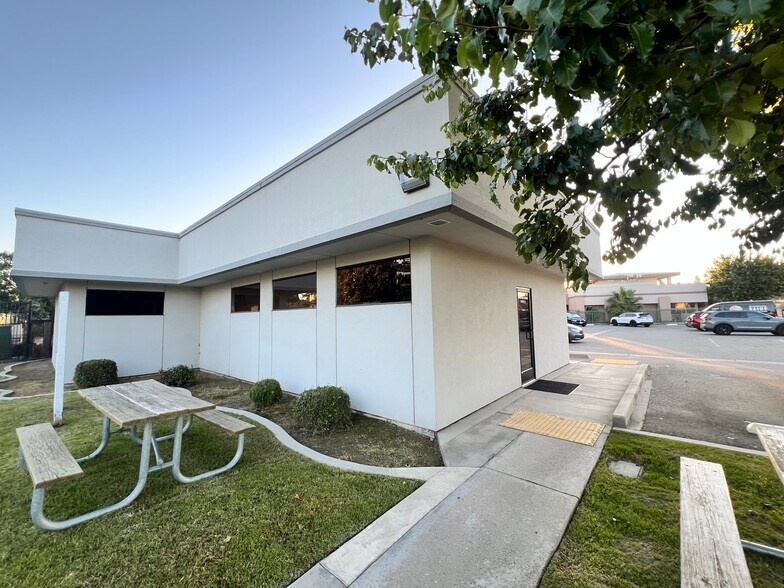 More Photos Of 4000 San Dimas St, Bakersfield General Retail For Sale