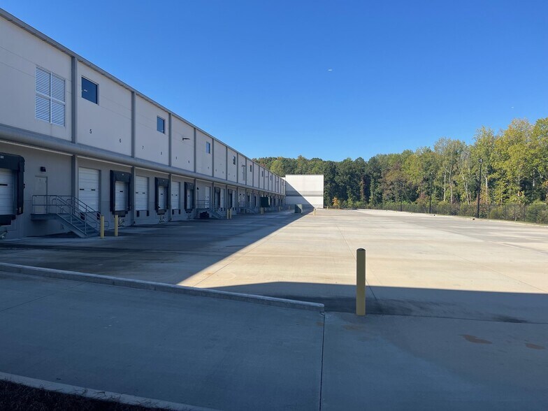 More Photos Of 6525 Mall Blvd, Union City Warehouse For Lease