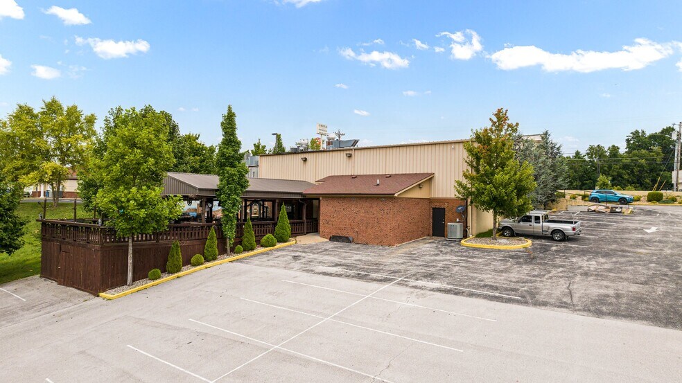 More Photos Of 754 W Cherry St, Glasgow Restaurant For Sale