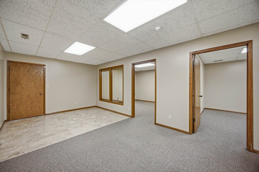 More Photos Of 110 SE Grant St, Ankeny Office For Sale