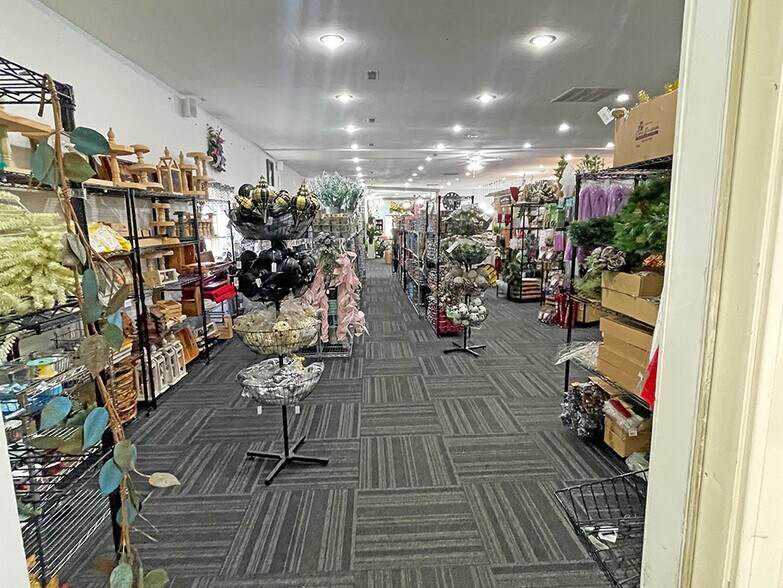 More Photos Of 200 Collinsville Rd, Troy Warehouse For Lease