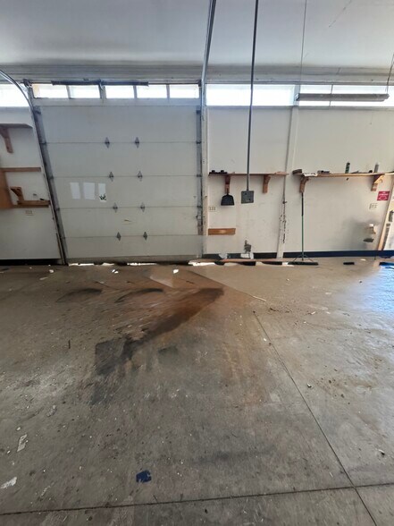 More Photos Of 400 Magnolia St, Beverly Warehouse For Sale