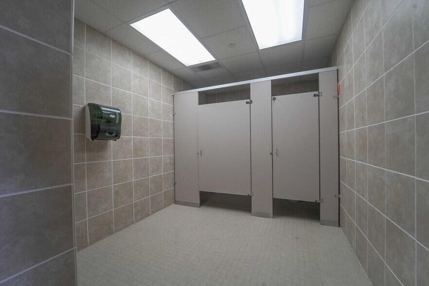 More Photos Of 8609 Lone Tree Rd, Victoria Industrial For Sale