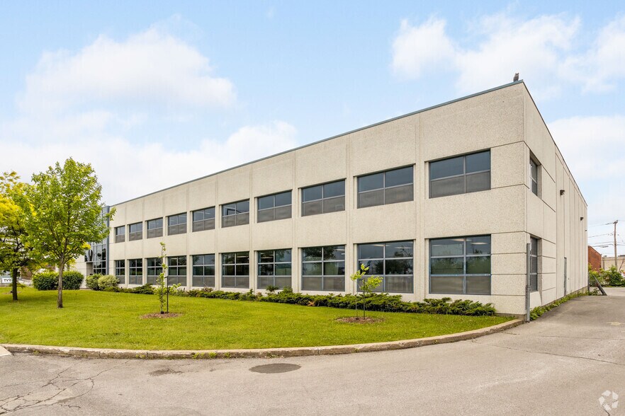 More Photos Of 30 Rue Montrose, Dollard-des-Ormeaux Warehouse For Sale