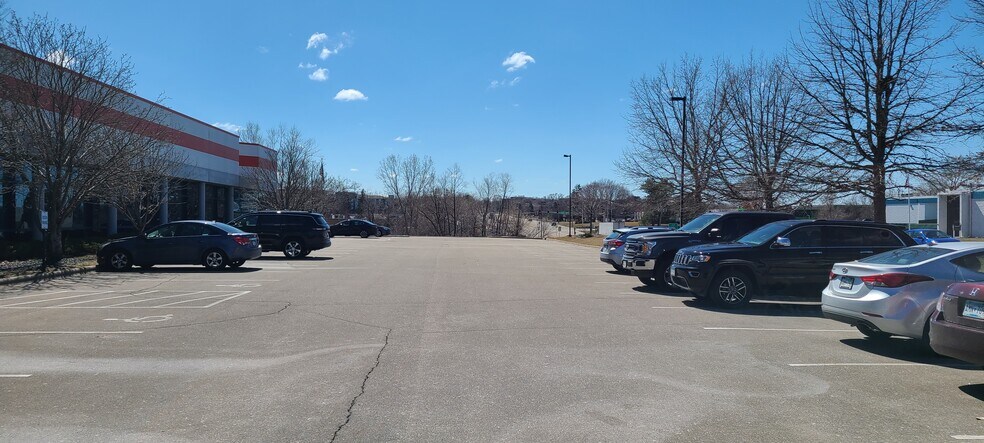 More Photos Of 2400 Pilot Knob Rd, Mendota Heights Light Manufacturing For Lease