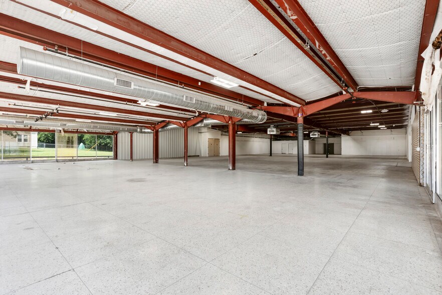 More Photos Of 1511 W Broadway St, Ardmore Auto Dealership For Sale
